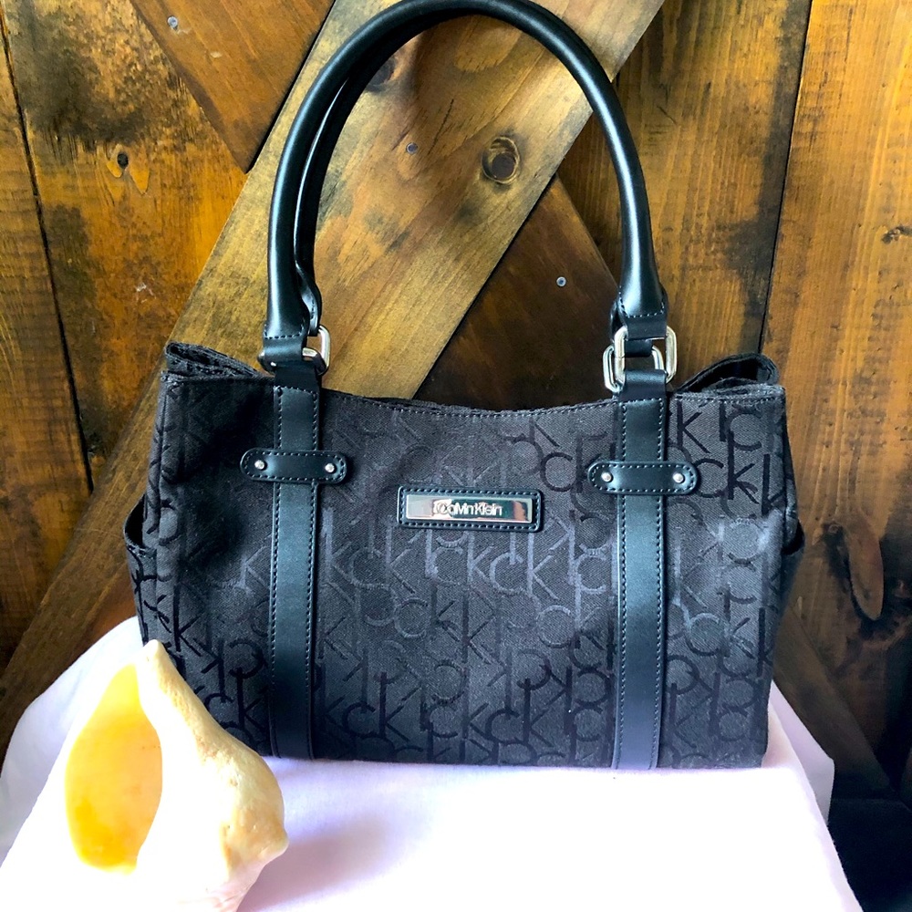 Calvin Klein Signature Tote EUC